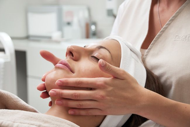 Entreprise - Photographie d'une séance de soins du visage pour les Bains de la Gruyère Charmey