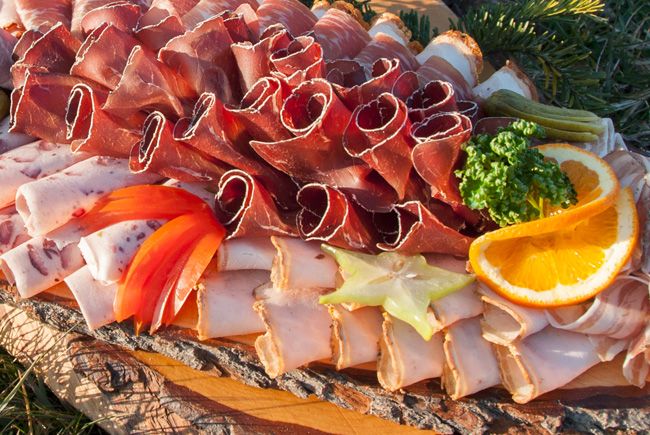 Packshot - Photographie de mise en valeur d'un plat de charcuterie pour la Boucherie Charcuterie de la Venoge Sàrl