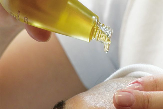 Entreprise - Photographie d'une séance de soins du visage pour les Bains de la Gruyère Charmey